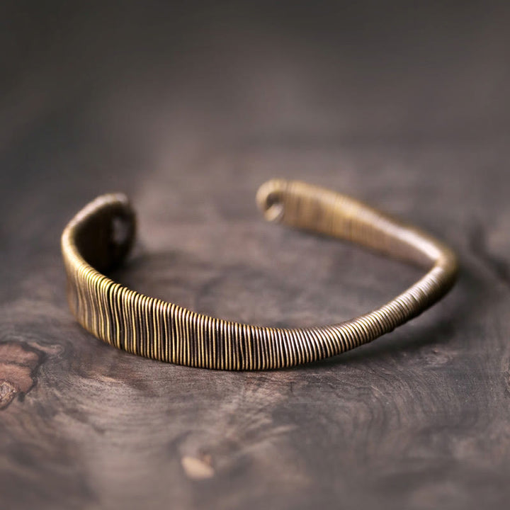 Bracelet manchette réglable en cuivre enroulé avec Buddha Stones au design simple pour la chance et la richesse
