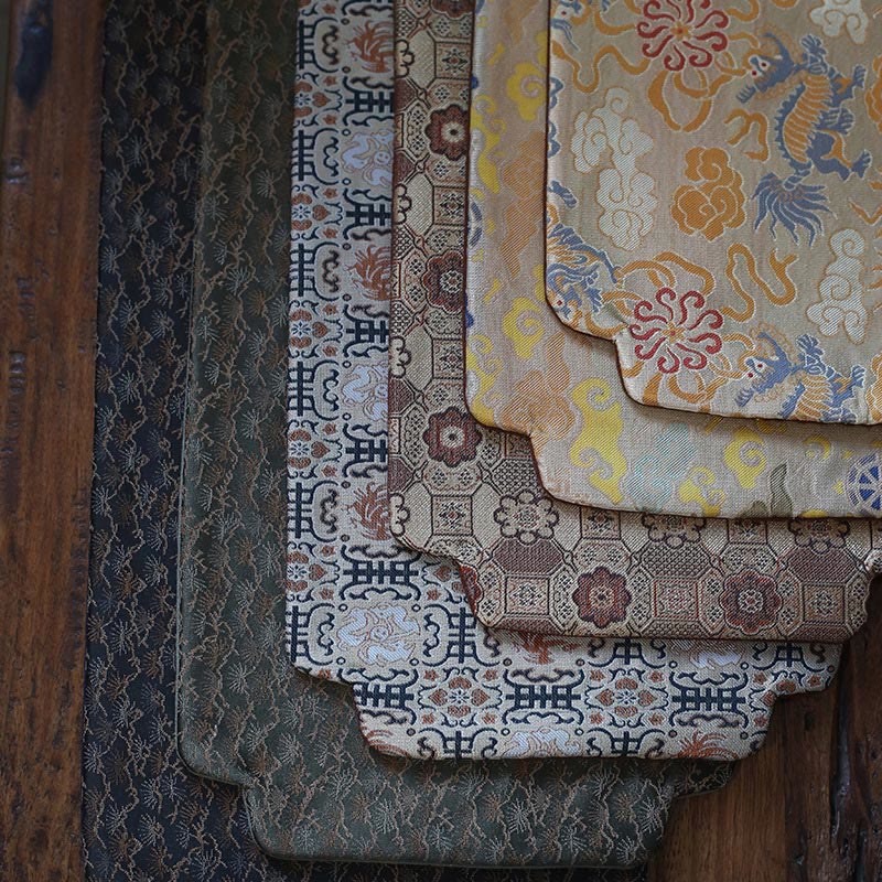 Dessous de verre élégant à motif de brocart floral pour tasse à thé