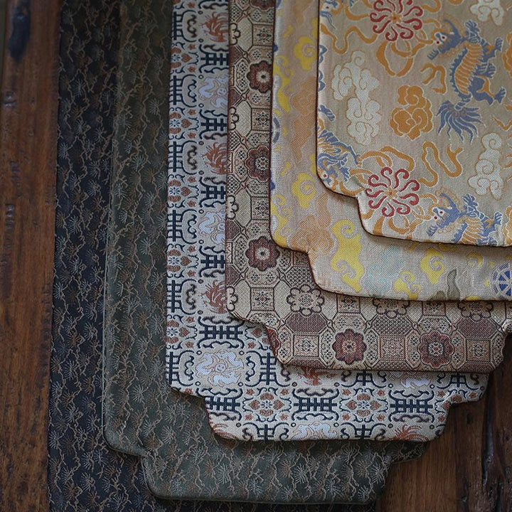 Dessous de verre élégant à motif de brocart floral pour tasse à thé