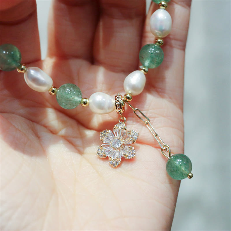 Bracelet d'amour avec breloque en forme de fleur de perle de quartz vert fraise naturel Buddha Stones