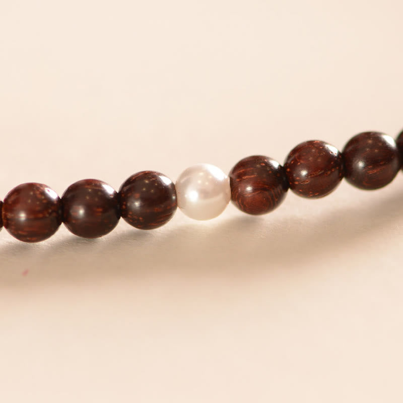 Bracelet triple tour en argent Buddha Stones 925 avec petites feuilles indiennes en bois de santal rouge et protection du caractère Fu
