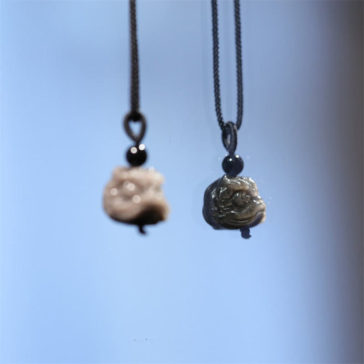 Buddha Stones en obsidienne naturelle argentée et brillante représentant un lion dansant et une protection