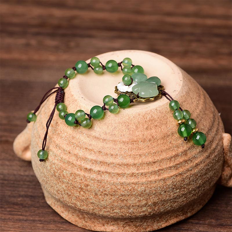 Bracelet porte-bonheur en jade vert naturel Buddha Stones et fleur pendante