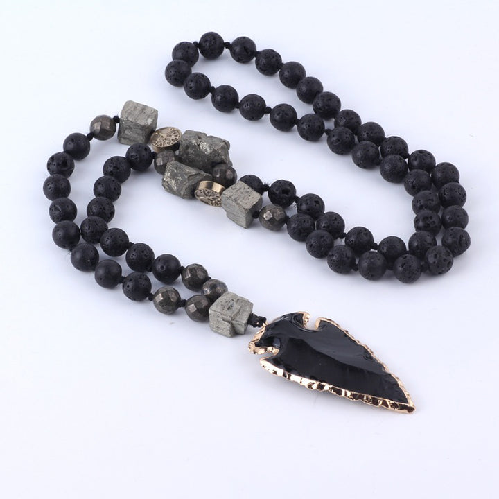 Collier avec pendentif en forme de flèche en pierre de lave naturelle et Buddha Stones