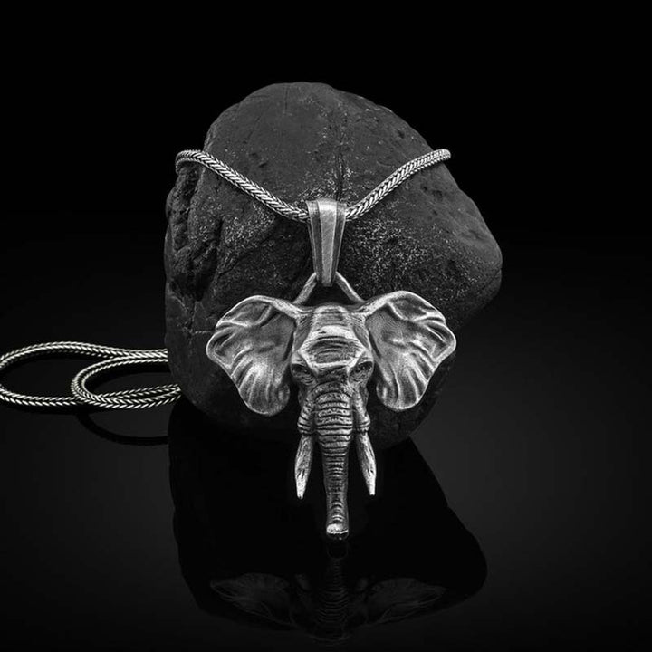 Collier pendentif en acier titane et étain éléphant