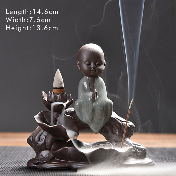 Brûleur d'encens en céramique avec bénédiction de lotus et petit moine en Buddha Stones
