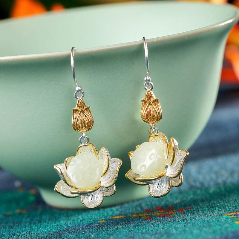Boucles d'oreilles pendantes en jade blanc et Buddha Stones
