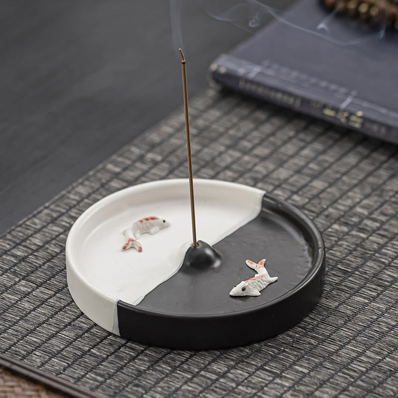 Brûleur d'encens en céramique à motif de poisson Koi en Buddha Stones Décoration de guérison spirituelle