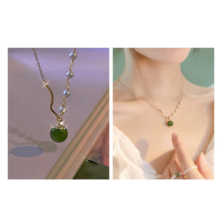 Collier avec pendentif porte-bonheur en perles de jade Hetian naturelles de Bouddha Stones
