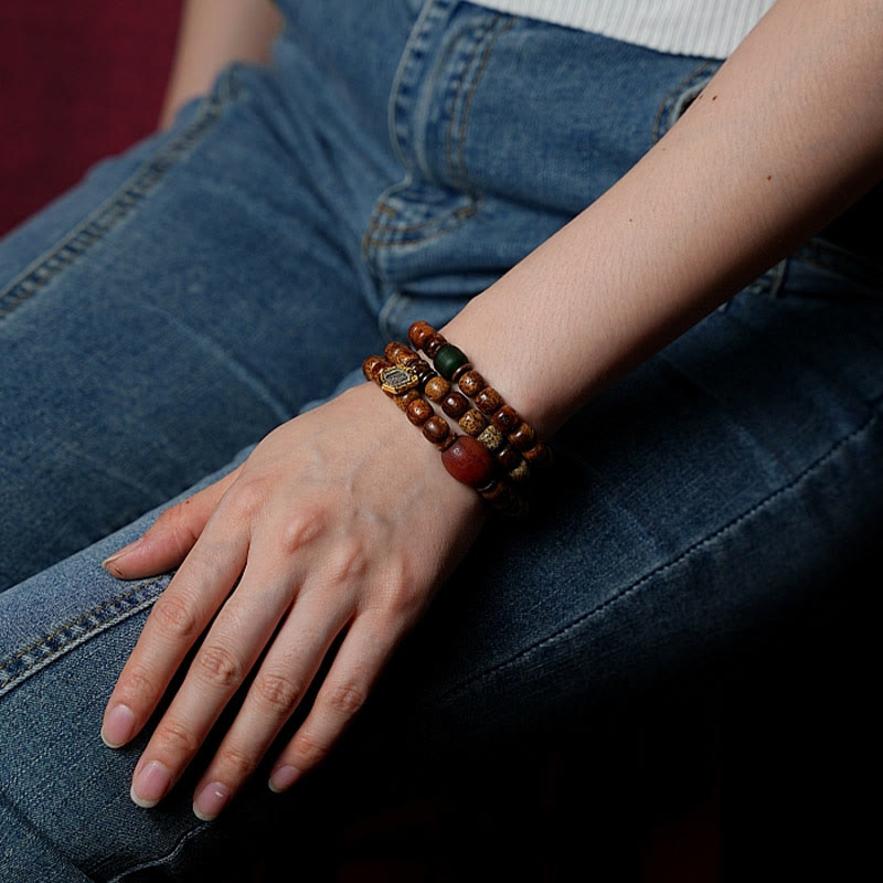 Bracelet triple tour en perles d'ambre et dzi tibétaines en Buddha Stones et graines de Bodhi, perles d'agate et de déesse de la richesse Zakiram