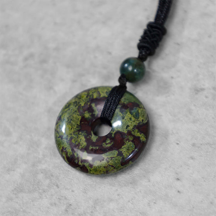 Collier avec pendentif porte-bonheur en Buddha Stones précieuses en cristal de guérison