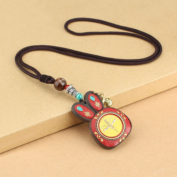 Collier pendentif Thangka en ébène du Tibet représentant les cinq dieux de la richesse