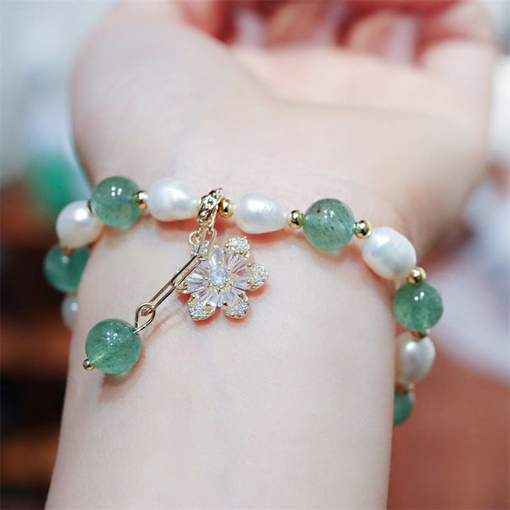 Bracelet d'amour avec breloque en forme de fleur de perle de quartz vert fraise naturel Buddha Stones