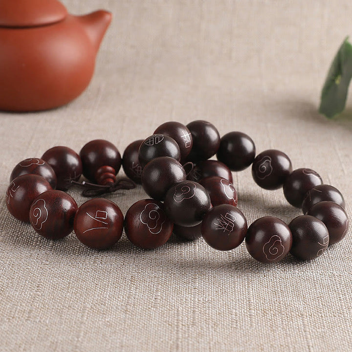 Bracelet de protection en argent sterling 925 avec petites feuilles incrustées de Buddha Stones en bois de santal rouge Om Mani Padme Hum et nuages de bon augure