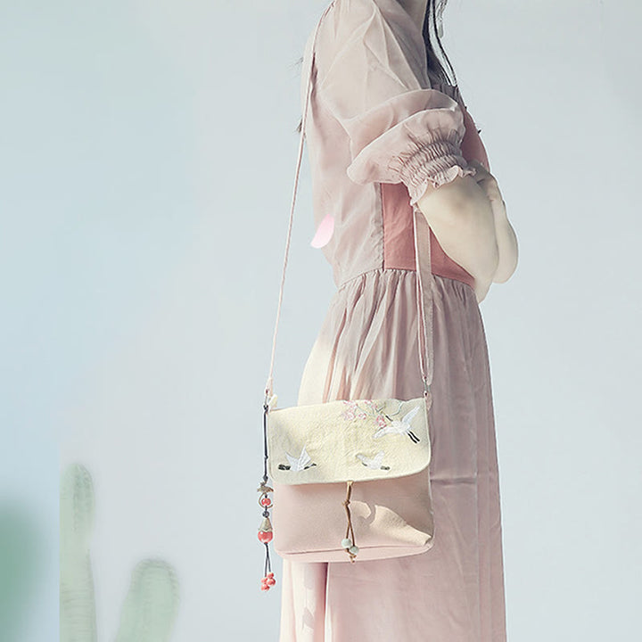 Sac à bandoulière en toile brodé à la main avec des Buddha Stones et des fleurs de prunier
