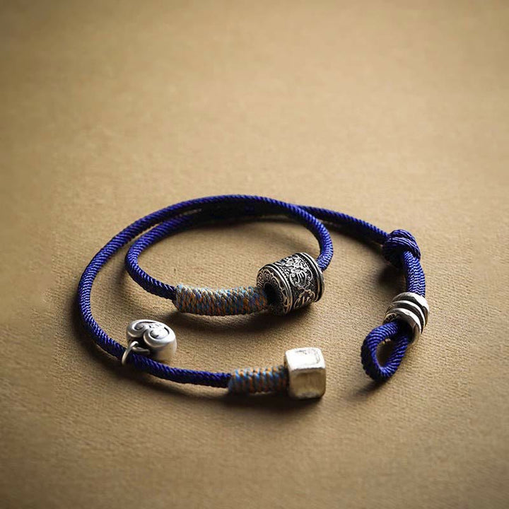 Bracelet en corde double enroulé en Buddha Stones fait à la main avec amulette de bon augure sculptée Om Mani Padme Hum