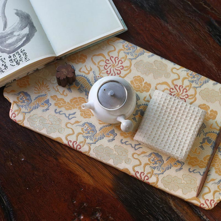 Dessous de verre élégant à motif de brocart floral pour tasse à thé