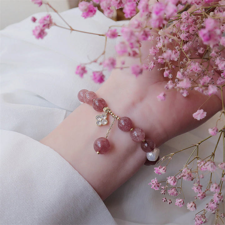 Bracelet d'amour en perles de quartz fraise naturelles et trèfle à quatre feuilles Buddha Stones