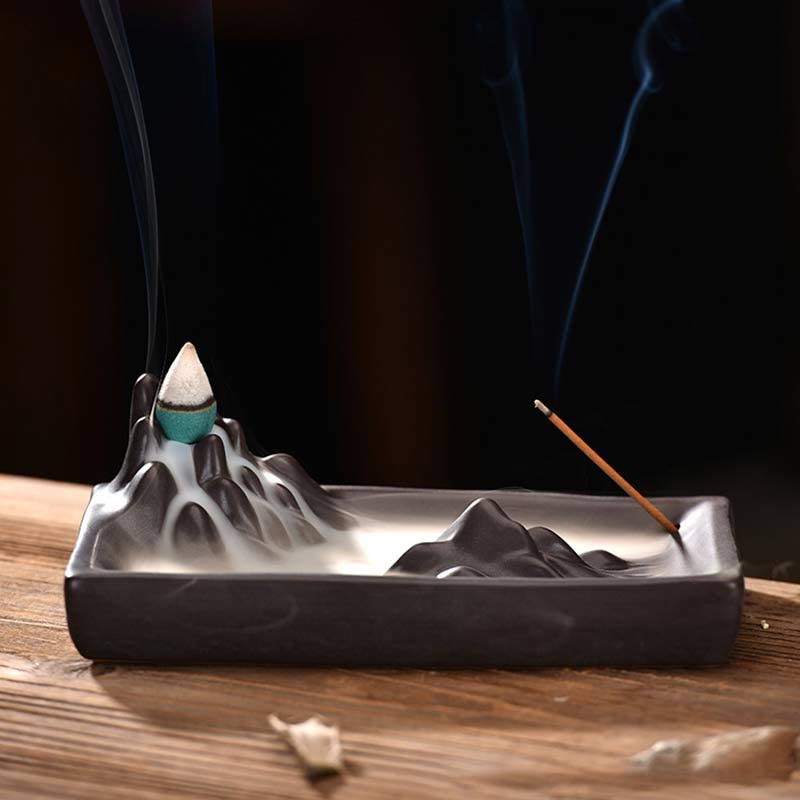 Brûleur d'encens à refoulement en céramique avec bénédiction de l'eau qui coule des montagnes