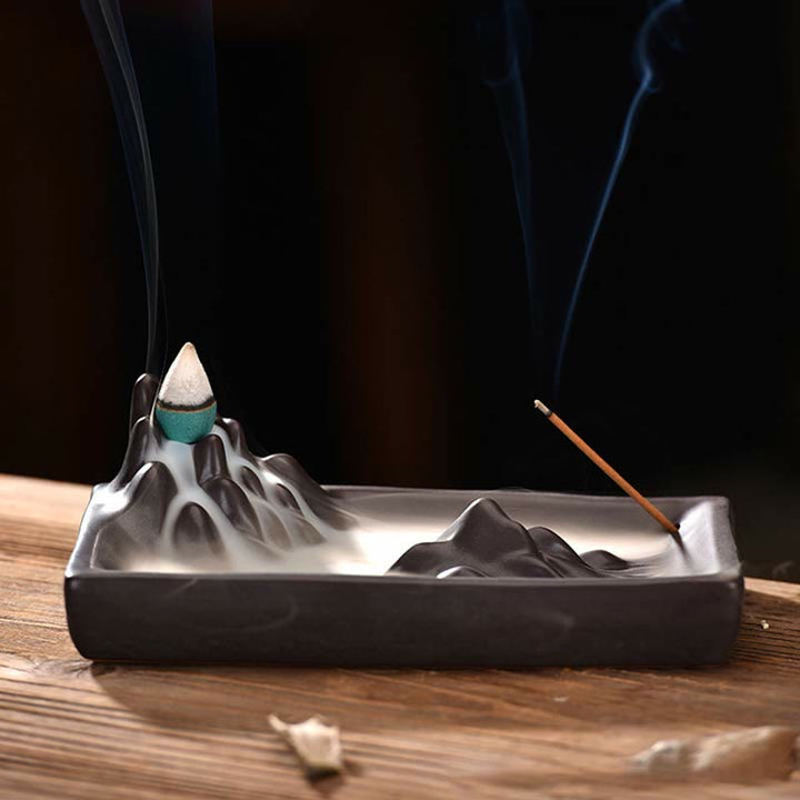 Brûleur d'encens à refoulement en céramique avec bénédiction de l'eau qui coule des montagnes