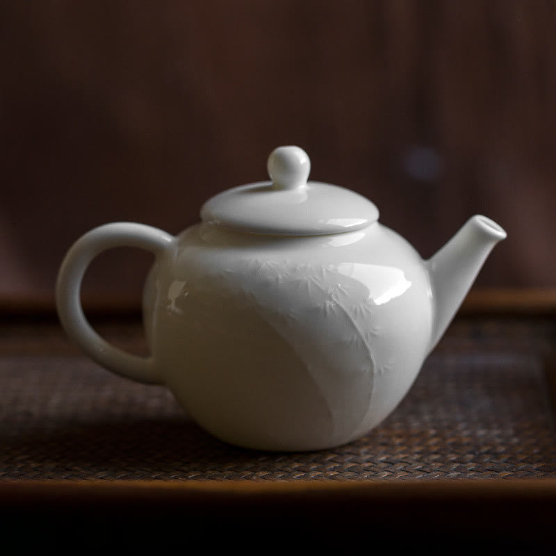 Théière en céramique à motif gravé en bambou et pin blanc