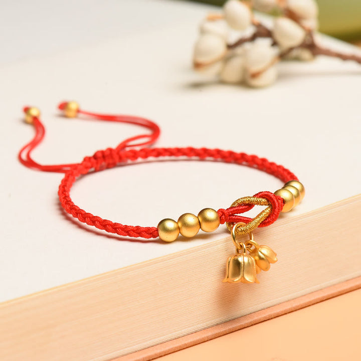 Bracelet tressé fait main en forme de fleur de muguet avec breloque de Buddha Stones