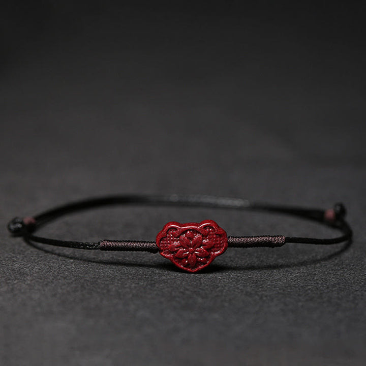 Bracelet tressé fait main en Buddha Stones avec fleur de prunier et trèfle à quatre feuilles PiXiu Lotus Koi Fish Cinabre Blessing