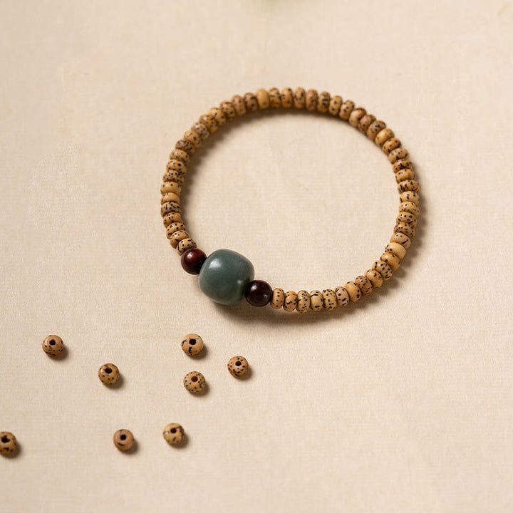 Bracelet de sagesse en bois de santal rouge à petites feuilles et Buddha Stones