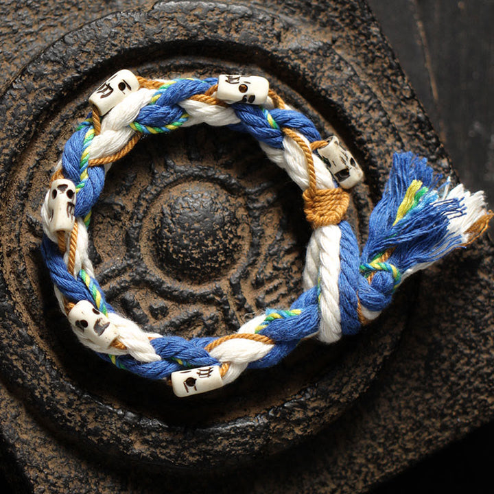 Bracelet porte-bonheur fait main en perles gravées de Buddha Stones Zakiram, déesse tibétaine de la richesse
