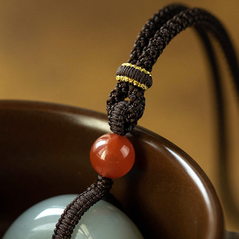 Collier pendentif porte-bonheur en jade gris rond naturel Buddha Stones