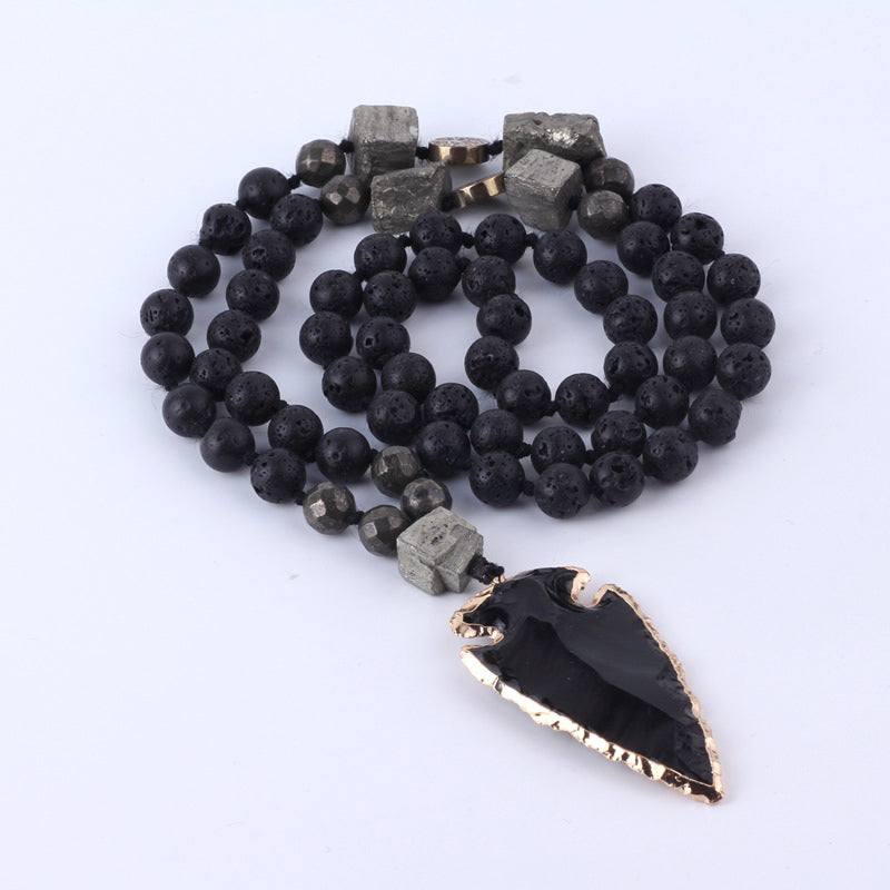 Collier avec pendentif en forme de flèche en pierre de lave naturelle et Buddha Stones