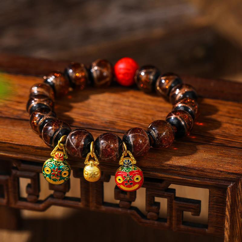 Bracelet de perles de cinabre colorées représentant une famille de bêtes avaleuses d'or