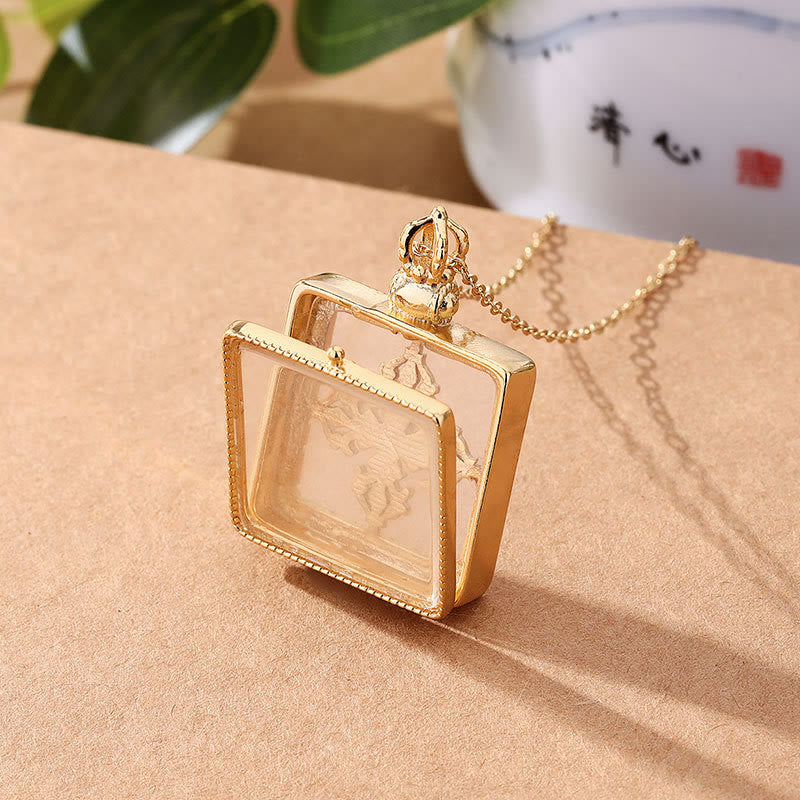 Collier avec pendentif porte-bonheur en jade blanc plaqué or 24 carats et double Dorje