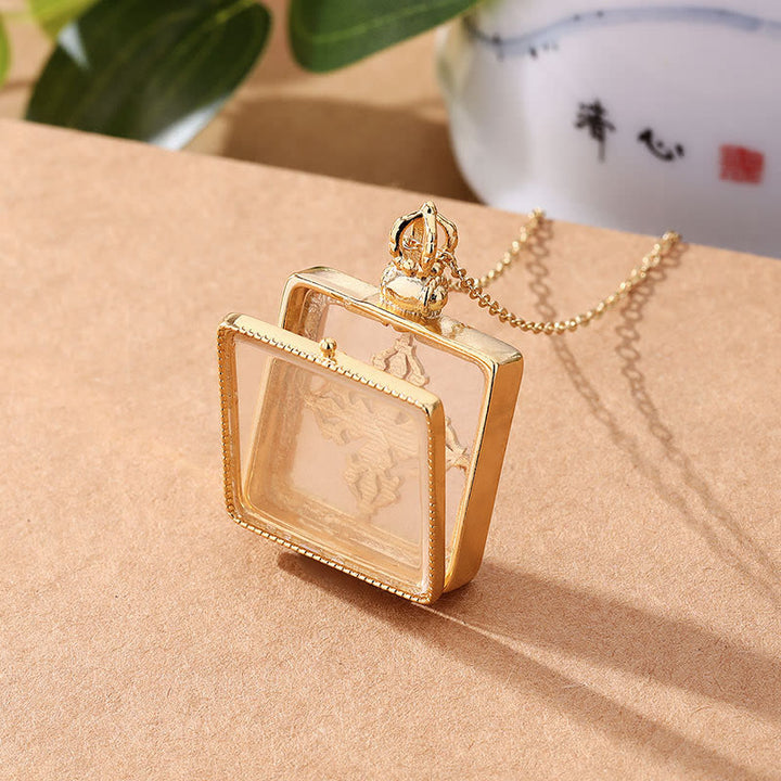 Collier avec pendentif porte-bonheur en jade blanc plaqué or 24 carats et double Dorje