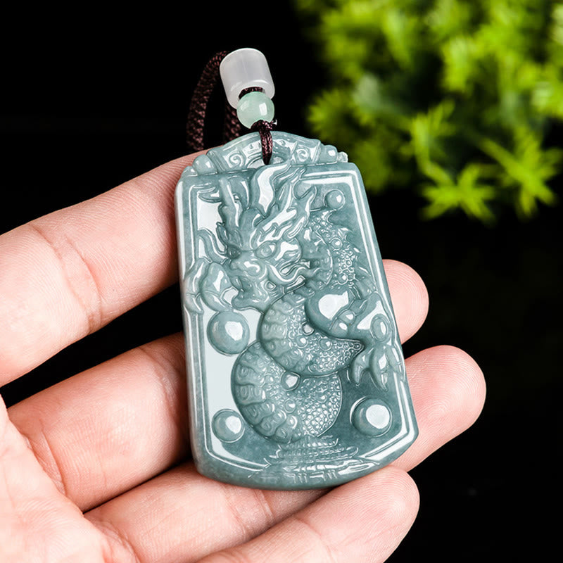 Collier pendentif en jade avec Buddha Stones Année du dragon Zodiaque chinois Dragon voyage à travers le monde