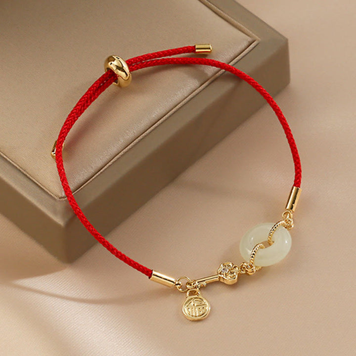 Bracelet en corde rouge avec boucle de paix en jade Hetian plaqué or 18 carats et Buddha Stones