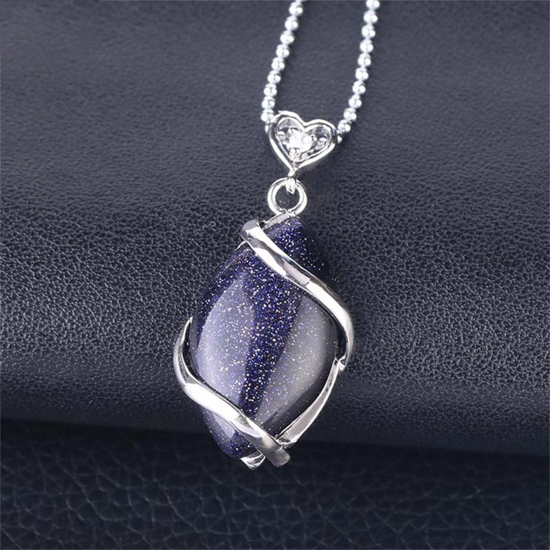 Collier pendentif en pierre de cristal naturel à motif marquise Buddha Stones