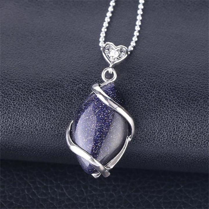 Collier pendentif en pierre de cristal naturel à motif marquise Buddha Stones