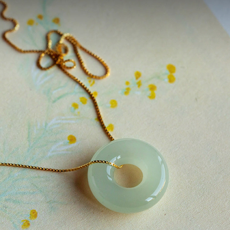 Collier pendentif en jade rond naturel Buddha Stones et boucle de paix, porte-bonheur et abondance