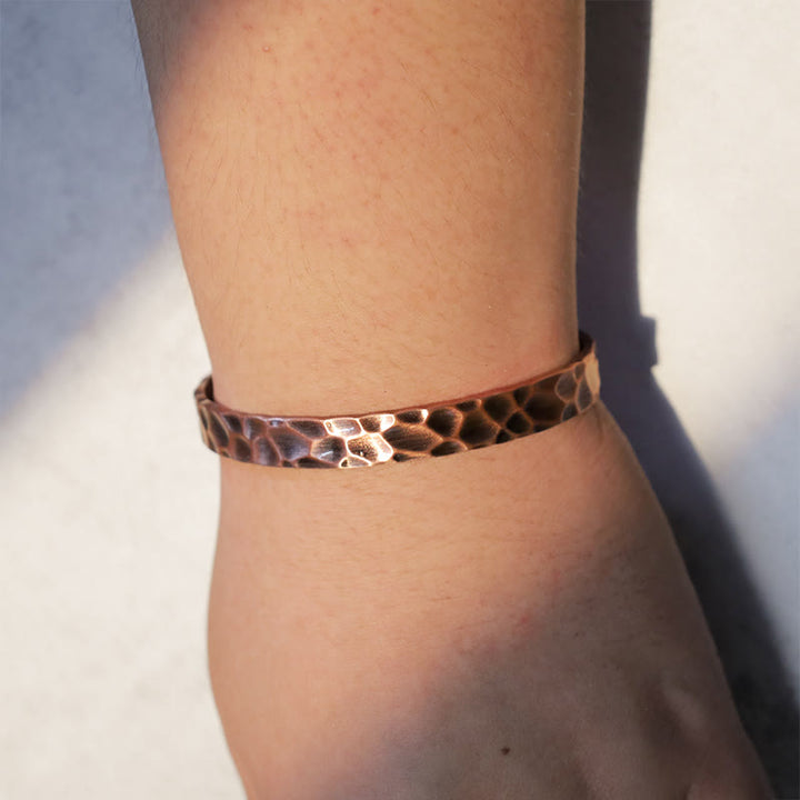 Bracelet manchette magnétique ajustable en cuivre rustique