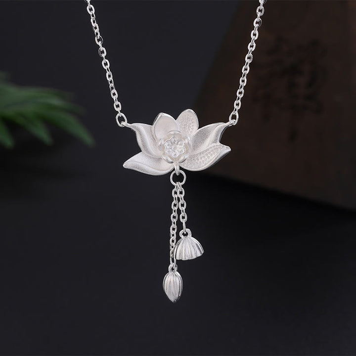 Collier pendentif en argent sterling 999 sculpté en forme de gousse de fleur de lotus avec Buddha Stones