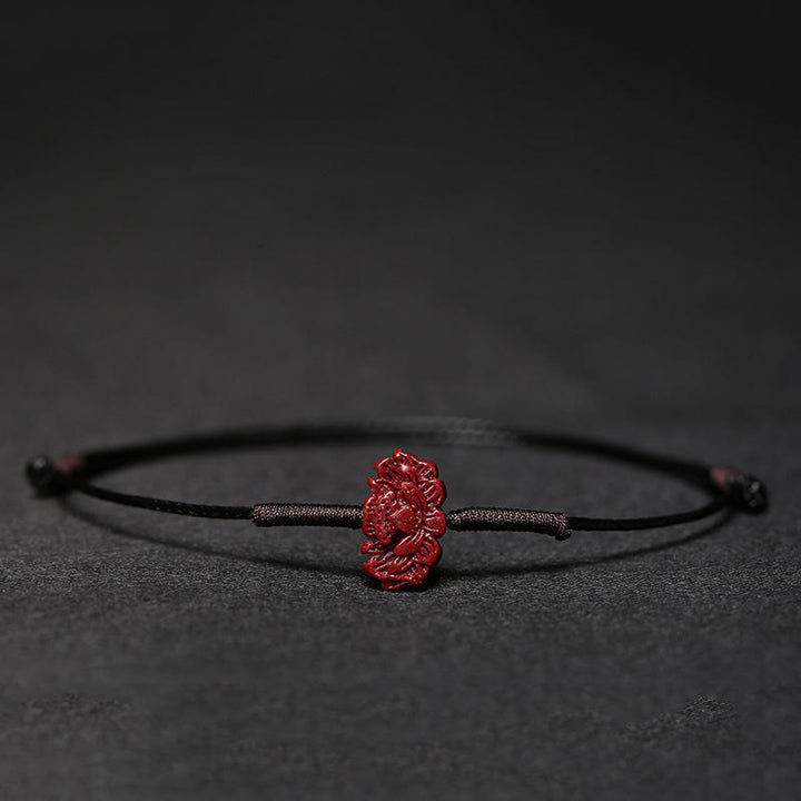 Bracelet tressé fait main en Buddha Stones avec fleur de prunier et trèfle à quatre feuilles PiXiu Lotus Koi Fish Cinabre Blessing