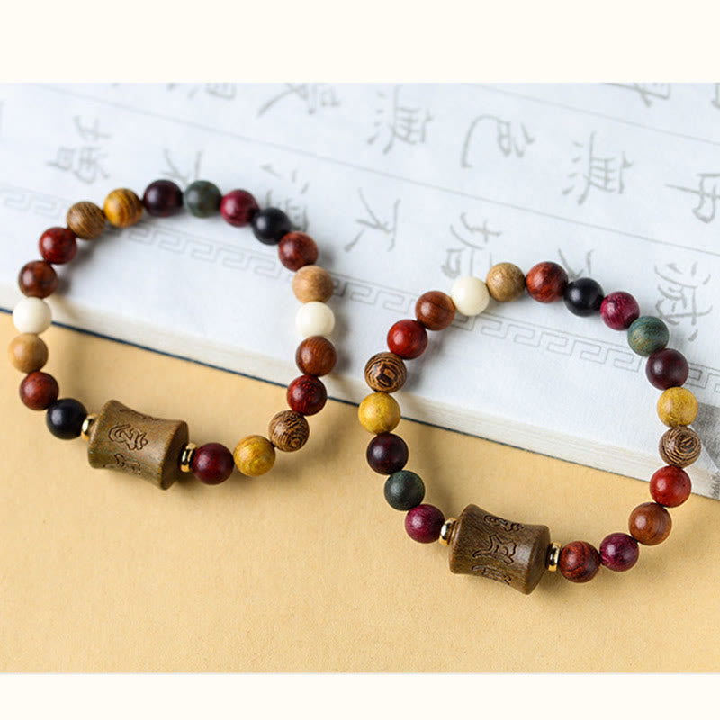 Bracelet de protection Om Mani Padme Hum en bois de santal multicolore du Tibet