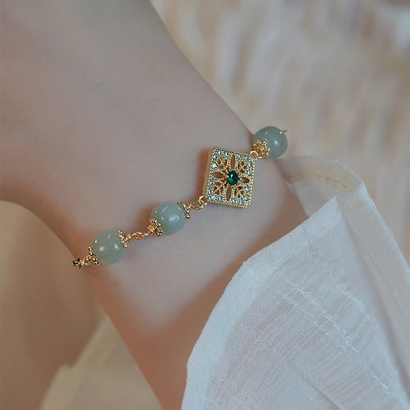 Bracelet porte-bonheur en perles de jade Hetian naturelles de Buddha Stones à motif carré