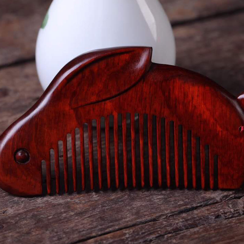 Peigne apaisant en forme de lapin mignon en bois de santal rouge à petites feuilles avec boîte cadeau
