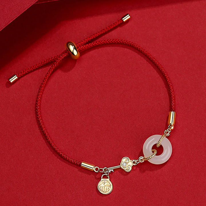 Bracelet en corde rouge avec boucle de paix en jade Hetian plaqué or 18 carats et Buddha Stones