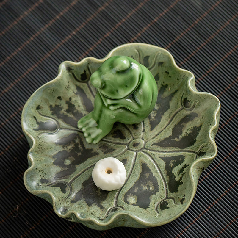 Brûleur d'encens en céramique avec motif de grenouille et de méditation en forme de Buddha Stones