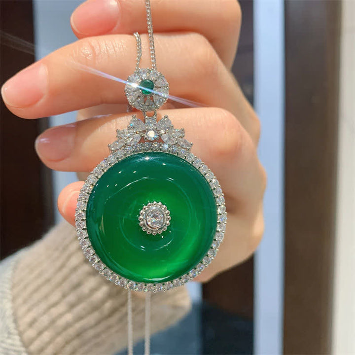 Collier avec pendentif rond en calcédoine verte et Buddha Stones