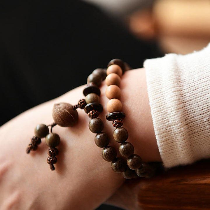 Bracelet Mala avec breloque de protection en bois de santal tibétain et Buddha Stones