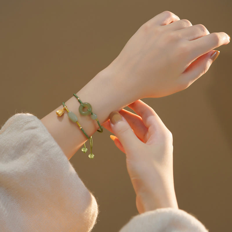 Bracelet en corde avec perles porte-bonheur et breloque en jade et Buddha Stones